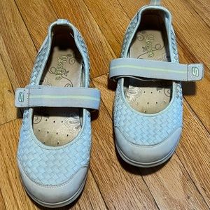 Like new! Tan Skechers bike shoes